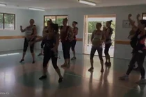 Lớp học nhảy siêu độc của các bà mẹ và em bé