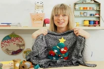 Cách biến áo len thường thành áo Noel độc lạ