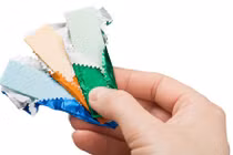 Tiết lộ nguyên nhân kẹo cao su được gói trong giấy bạc