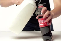 Các ứng dụng bất ngờ không thể tin nổi từ Coca-cola