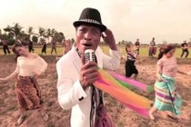 Nghe bài nhạc Thái này xong bạn sẽ cảm thấy yêu đời luôn 