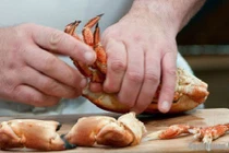 Mẹo lấy thịt cua biển siêu nhanh, không sót thịt