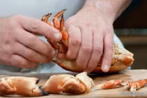 Mẹo lấy thịt cua biển siêu nhanh, không sót thịt