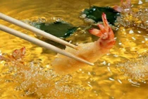 Mẹo rán đồ ăn không bị bắn dầu, dính chảo