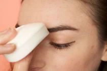 Video: Điều gì xảy ra nếu chà xà phòng tắm lên lông mày?