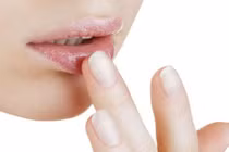 3 bước massage trị môi thâm cực hữu hiệu
