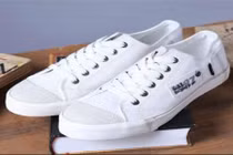 Bí quyết làm giày trắng tinh như mới trong vài phút