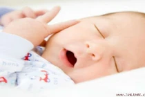 Video: “Cười té ghế” với 50 sắc thái ngủ với bé yêu