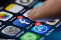 Video: Đây là lý do bạn vẫn vào Facebook của người yêu cũ