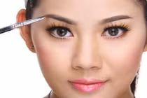 3 cách vẽ chân mày cực đẹp cho cô nàng mặt tròn