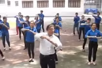 Video: Thầy giáo U60 dạy nhảy cực “chất“