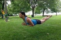 Phương pháp tập yoga hoàn toàn mới lạ bằng một sợi dây