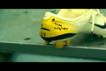 "Mục kích" quy trình sản xuất giày cho Cristiano Ronaldo