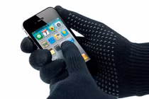 Mẹo sử dụng điện thoại cảm ứng khi đeo găng tay