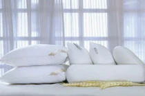 Cách đánh bay vết ố vàng trên vỏ gối siêu nhanh