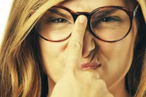 7 điều tồi tệ người đeo kính nào cũng gặp phải