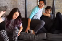 8 hành động giới đồng tính nữ đều biết