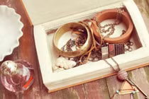 Những sai lầm khiến trang sức cực mau xuống sắc