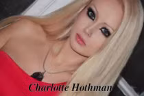 Những cô gái có gương mặt giống hệt búp bê gây sửng sốt