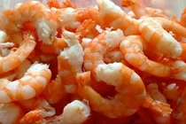 Cách bóc vỏ tôm nhanh không bẩn tay