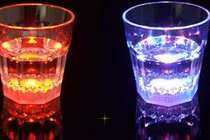 Những màn biểu diễn ma thuật cực đơn giản với nước uống