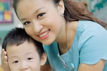 Vân Hugo mong con sống đúng giới tính