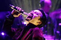 Độc đạo: Những tràng pháo tay, những người bỏ về