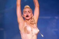 Thời trang quê mùa của các minh tinh một thời