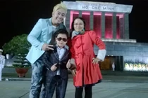 Bắt gặp Psy nhí dự lễ hạ cờ tại Lăng Bác