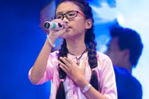 Mẹ Phương Mỹ Chi phủ nhận con nhận cát xê 30 triệu