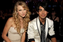 Taylor Swift lần đầu bật mí về những người đàn ông tồi