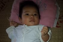 Cháu bé 67 ngày tuổi biết nói ở Hà Nam