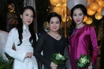 Con gái Thủ tướng chúc mừng Linh Nga triển lãm áo dài