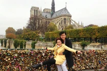 Vũ Hoàng Việt say đắm bên bồ già tỷ phú trên đất Pháp