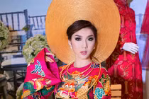 Ngọc Quyên biến hóa với áo dài khăn đóng