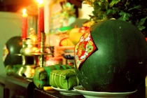 Lau dọn bàn thờ ngày Tết sao cho chuẩn phong thủy? 