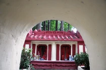 Bí ẩn mộ cổ ai vào cũng phải cúi mình ở Sài Gòn