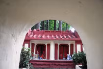 Bí ẩn mộ cổ ai vào cũng phải cúi mình ở Sài Gòn