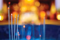 Khi dâng hương cúng Phật nên thắp nhiều hay ít?