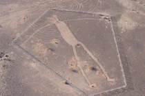 Tận mục hình vẽ khổng lồ bí ẩn ở sa mạc Mỹ