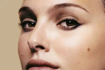 Giật mình nốt ruồi báo hiệu hôn nhân tan đàn xẻ nghé 