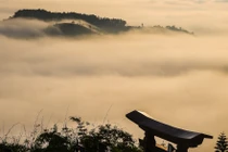 Lặng ngắm ngôi chùa trên mây đẹp khó tin ở Tây Nguyên