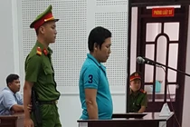 8 lần hiếp dâm con riêng của vợ, cha dượng lĩnh án tù