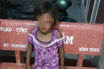 Con gái 6 tuổi bị cha trói tay rồi đánh đập không thương tiếc