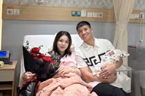 Bùi Tiến Dũng hạnh phúc khoe khoảnh khắc đón con thứ 3