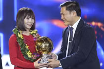 Nhan sắc tuổi 37 của Quả bóng vàng nữ Việt Nam 2024