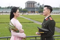 Hoa khôi bóng chuyền tung ảnh cưới, chú rể diện quân phục điển trai