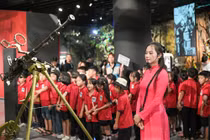 Mở cửa miễn phí, bảo tàng Lịch sử Quân sự hút người tham quan