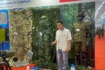 Tới Triển lãm Quốc phòng quốc tế VN, Độ Mixi xuất trình "thẻ lạ"