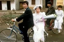 Ngắm loạt ảnh cưới thời “ông bà anh” 30 năm trước 